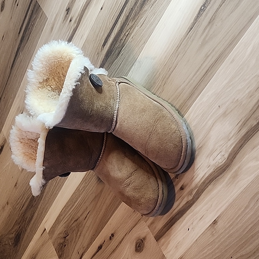Ugg Mini Boots Bailey Button II Chestnut High Top Sheepskin Boot Women’s Size 6 - Picture 2 of 9